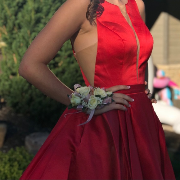sherri hill, short, red, satin dress with pockets - Picture 4 of 4